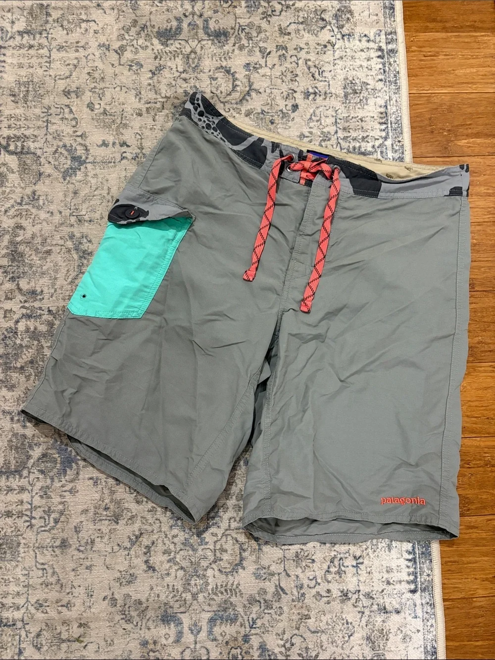 Patagonia Men's Gray Swim Shorts with Teal Pocket - size 32